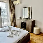 Perfect Sea And Pool View Long Appartement Shkorpilovtsi